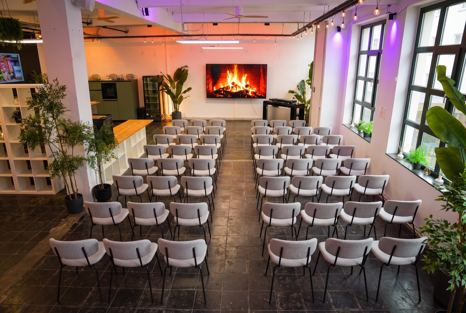 Reihenbestuhlung im Loft von 2Bros labs